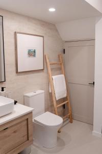 Et badeværelse på Carlton Cove + 17 billeder