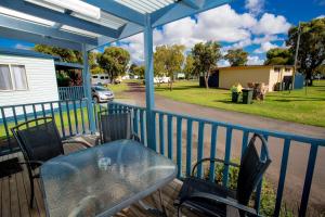 BIG4 Port Fairy Holiday Park外面的花园