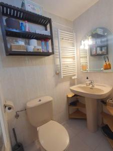 Et badeværelse på Somport bienvenidos a Canfranc Family