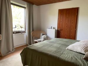 a bedroom with a bed and a window at Wohlfühloase am Strand! in Hohwacht