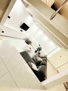 an overhead view of a living room with a couch at Casa Terranova in Pozzallo