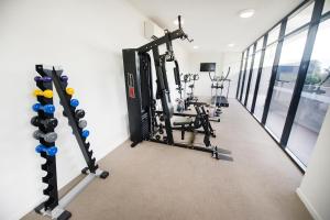 Fitness centrum a/nebo fitness zařízení v ubytování Gladstone Central Plaza Official