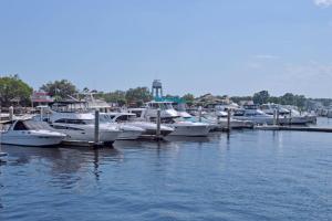 Un grupo de barcos atracados en un muelle en el agua. en Barefoot North Tower - 1203, en Myrtle Beach