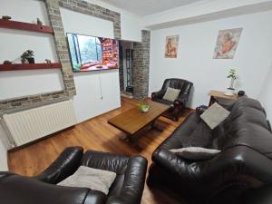 TV a/nebo společenská místnost v ubytování NeNa Apartmani - Ruma