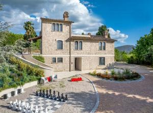 Taman di luar Villa With Double Kitchen And Pool In Umbria