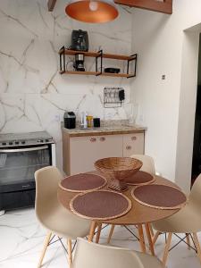 Kuchyň nebo kuchyňský kout v ubytování APTO 401 - no centro, pertinho de tudo