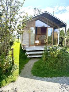 Foto dalla galleria di Centrally located luxury family home with views and garden a Oud-Ade