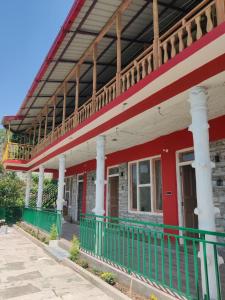 Το κτήριο όπου στεγάζεται  το δωμάτιο σε οικογενειακή κατοικία