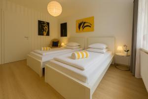 Ένα ή περισσότερα κρεβάτια σε δωμάτιο στο VAJAGIC Apartment mit GartenLounge! Messe, Klinikum, Krupp Krankenhaus