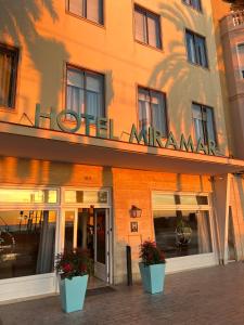 a hotel malawi sign on the side of a building at Hotel Miramar Badalona in Badalona