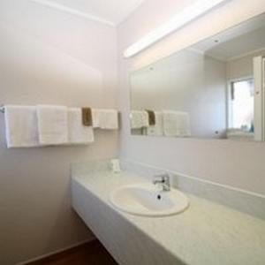 Koupelna v ubytování Aztec Motel