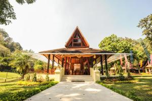 a pavilion at a wedding venue in a park at Suan Bua Hotel & Resort in Ban Pong