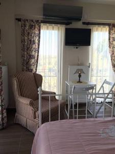 A television and/or entertainment centre at Ede Apart Otel
