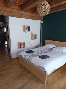 a bedroom with a large bed in a room at Appartement 6 personnes avec terrasse in Montbrison