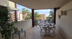 a table and chairs on a balcony with a view at Apartamento Timia OASIS in Canet de Berenguer