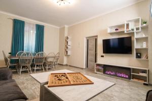 TV a/nebo společenská místnost v ubytování Dilijan Villas Rest & Relax