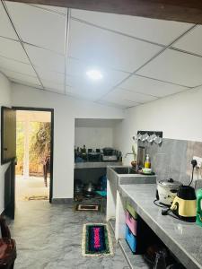 Una cocina o cocineta en Holiday Home Rathnaella 11 fotos más