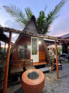 Taman di luar PhuketAirportCamping
