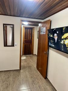 TV a/nebo společenská místnost v ubytování Vista das Montanhas
