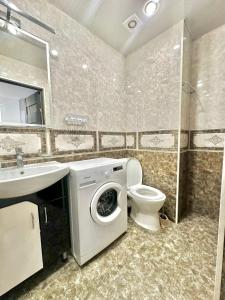 Koupelna v ubytování Lovely Modern 1 Bedroom Apartment Nearby Center + 8 fotografií