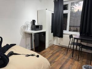 Giường trong phòng chung tại London Clapham Room - Local