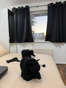 En eller flere senge i et værelse på London zone2 room near Battersea