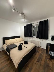 En eller flere senge i et værelse på London zone2 room near Battersea