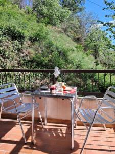 a table and two chairs on a patio at Coup de cœur 3 étoiles terrasse parking Wifi à 70 m des thermes in Amélie-les-Bains-Palalda