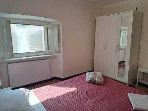 Ένα ή περισσότερα κρεβάτια σε δωμάτιο στο La petite maison royale