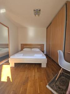 Ένα ή περισσότερα κρεβάτια σε δωμάτιο στο Citrus Centre Tivat