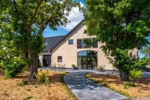 a house with a walkway in front of it at Seaside Retreat & Hotel in Stege