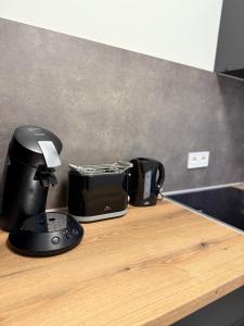 a counter top with a coffee maker and a toaster at Zentrumsnahe Wohnung mit Blick auf Siegens Obere Schloss in Siegen +2 photos