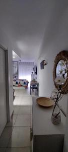 un salon avec une table et une chambre avec un lit dans l'établissement BenalBacko, Apartment in Arroyo de la Miel, Benalmádena, à Benalmádena