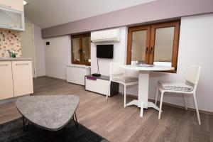 Μια τηλεόραση ή/και κέντρο ψυχαγωγίας στο Jasha Apartments