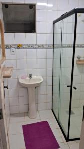 Bilik mandi di Ótimo apartamento em Salinas, próximo a praia