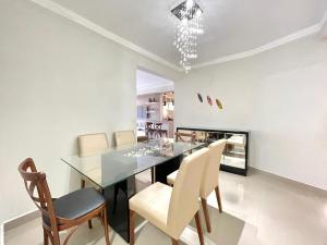 Posezení v ubytování Apartamento 3 quartos em Bombas