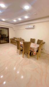 Χώρος καθιστικού στο شقه في بورسعيد داخل قريه مرحبا موقع مميز جدا +2 φωτογραφίες