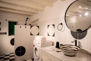 a bathroom with a washing machine and a mirror at Maison Crespin in Dakar +24 photos