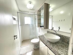 Koupelna v ubytování Apartamento 3 quartos em Bombas