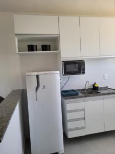 Η κουζίνα ή μικρή κουζίνα στο Apto com dois quartos com cama e ar