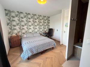 Ένα ή περισσότερα κρεβάτια σε δωμάτιο στο Chambre au coeur du Bassin +7 φωτογραφίες