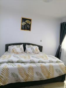 Postel nebo postele na pokoji v ubytování Cozy 3-Bedroom Duplex in Lekki