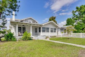 a white house with a white fence at Less Than 1 Mi to Dtwn Bradenton and Riverwalk! Sunny Apt in Bradenton