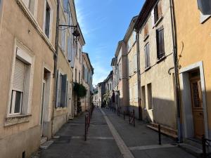 an empty alley in a city with buildings at Suite Romantique - Love Room Valence Amour et Bulles - Jacuzzi - Lit king size avec miroir XXL - Sofa Tantra - Drôme Ardèche in Bourg-lès-Valence