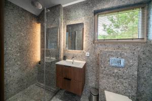 Bilik mandi di Nemunas Glamping +23 gambar