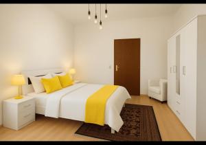 a white bedroom with a large bed with yellow pillows at Flexibles Apartment nahe Frankfurt am Main in Niederdorla
