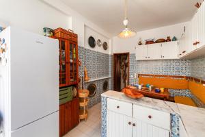 Kuchyň nebo kuchyňský kout v ubytování Central Hillstop Townhouse