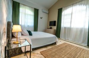 Ένα ή περισσότερα κρεβάτια σε δωμάτιο στο La Pala Suites