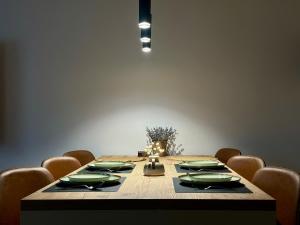 a dining room with a table and chairs at Central House - Modern Apartment in Zărneşti