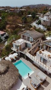 an aerial view of a house with a swimming pool at Xeno Hotel Boutique in Playa Estacahuite